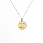 Collana pendente rotondo Mummy in oro 18 kt